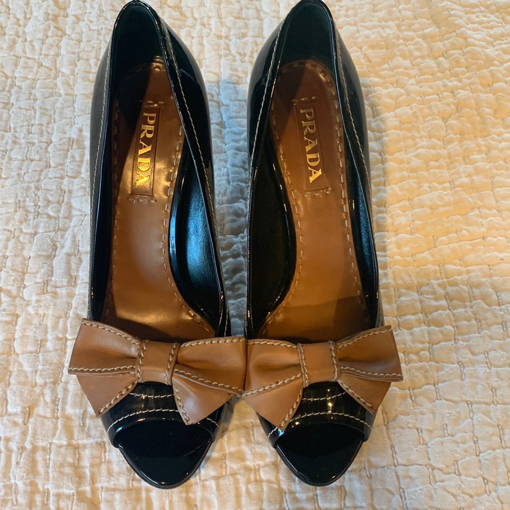 PRADA black pumps with brown bow